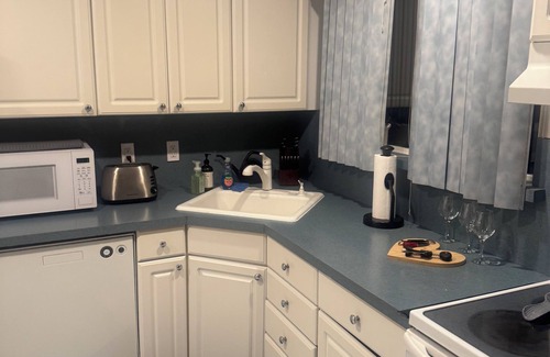 North Babylon Casa | Charming 2-bedroom house