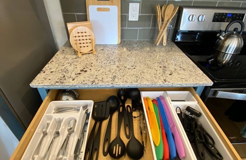 Central Oklahoma City Apartamento | Charming 2-bedroom guesthouse with AC and WiFi in brilliant Oklahoma City