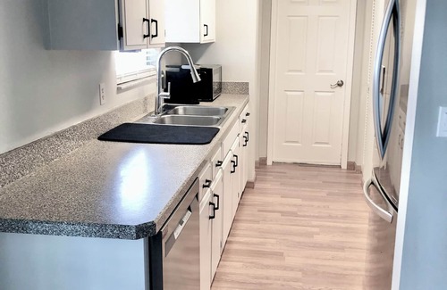 Port Saint Lucie Casa | Charming 2-bedroom house in Port St. Lucie with AC, WiFi. The beach = 20 Minutes