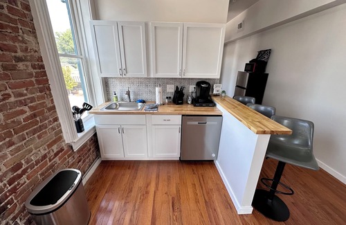 St. Charles Historic District Apartamento | Charming 2-Bedroom Apartment in Historic Frenchtown with Modern Amenities