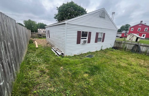 Schuylerville Cabaña | Charming 2-bedroom cottage in quaint Schuylerville with WiFi, AC