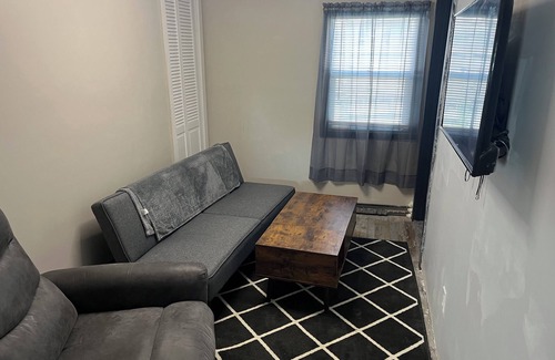Schuylerville Cabaña | Charming 2-bedroom cottage in quaint Schuylerville with WiFi, AC
