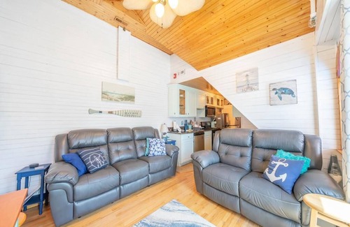 Sea Isle City Casa | Charming 2 Bedroom, 2 Blocks to Beach & Promanade