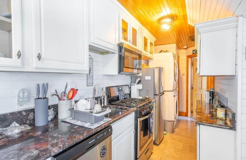 Sea Isle City Casa | Charming 2 Bedroom, 2 Blocks to Beach & Promanade