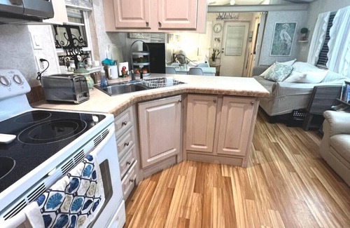 Braden River Cabaña | Charming 2-bedroom 1.5 Bath Cottage in the famous Sun Outdoors in Sarasota