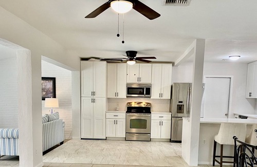 Sarasota Casa | Charming 2 bedroom 2 bathroom home with pool in Sarasota with central location.