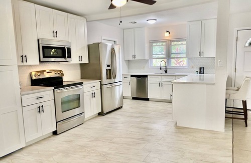 Sarasota Casa | Charming 2 bedroom 2 bathroom home with pool in Sarasota with central location.
