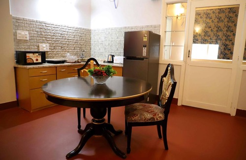 Taltala Apartamento | Charming 2-bedroom, 2 bath apartment in Central Kolkata with WiFi, AC, Kitchen