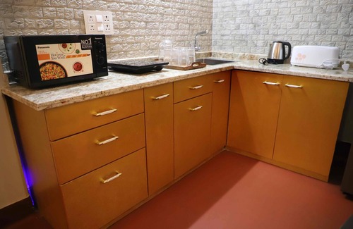 Taltala Apartamento | Charming 2-bedroom, 2 bath apartment in Central Kolkata with WiFi, AC, Kitchen