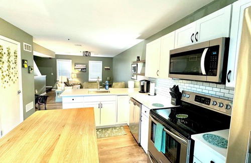 Harrisburg - Hershey Casa | Charming 2-bedroom, 2.5 bath townhome, private garage, off street parking