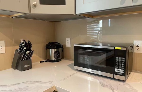 North Central Casa | Charming 2-bedroom/3 bathrooms unit in Pasadena with central AC