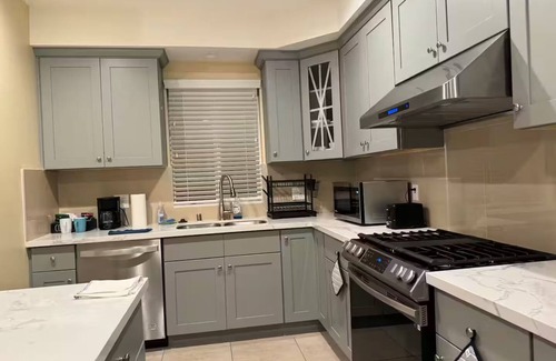 North Central Casa | Charming 2-bedroom/3 bathrooms unit in Pasadena with central AC