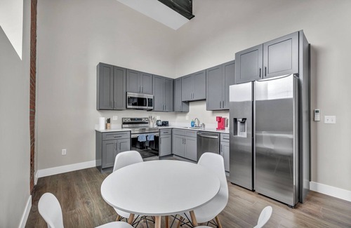 Cleveland Apartamento | Charming 2-bedroom apartment in brilliant Cleveland with AC, WiFi