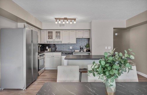 Ohio City Apartamento | Charming 2-bedroom apartment, City-Life, Free Parking, 24/7 Hour Gym