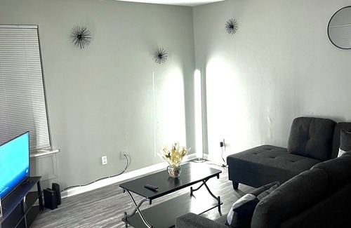 Greensboro Apartamento | Charming 2-bedroom apartment with AC and WiFi in marvelous Greensboro