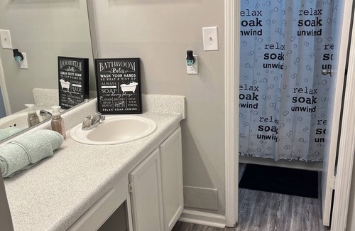 Greensboro Apartamento | Charming 2-bedroom apartment with AC and WiFi in marvelous Greensboro