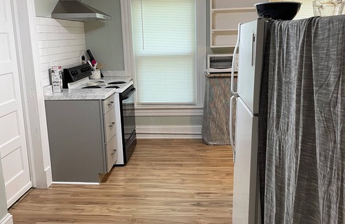 Lexington Apartamento | Charming 2-bedroom apartment with short walk to downtown and Universities