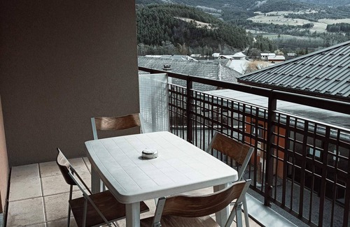 Jausiers Apartamento | Jausiers - Apartamento en Castillo para 6 personas con terraza, piscina y sauna
