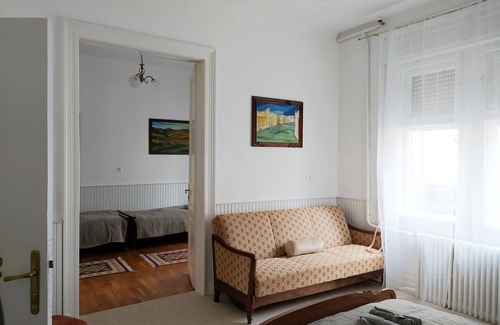 Keszthely Apartamento | Charming 2-bedroom apartment in lovely Keszthely with WiFi, washing machine