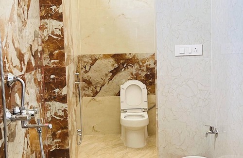 Varanasi Casa | Charming 2-bedroom apartment in Varanasi with WiFi and AC