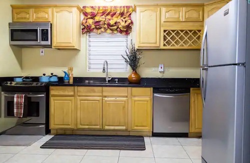 Eden Gardens Apartamento | Charming 2-bedroom apartment in New Kingston with WiFi, AC, Free Parking
