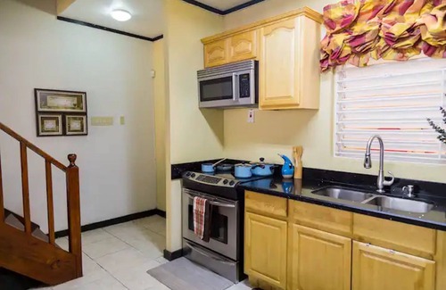 Eden Gardens Apartamento | Charming 2-bedroom apartment in New Kingston with WiFi, AC, Free Parking