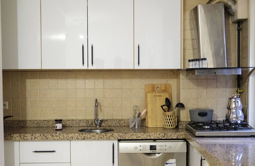 Kadikoy Apartamento | Charming 2-bedroom apartment with WiFi, AC in lovely Istanbul