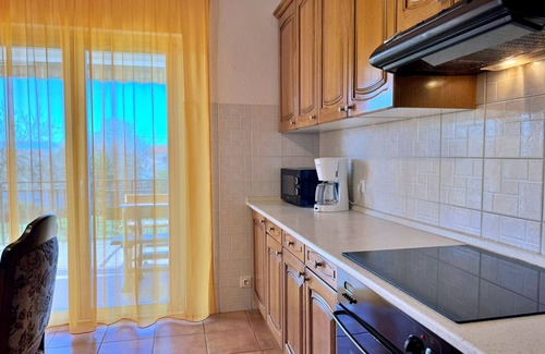 Barusici Apartamento | Charming 2-bedroom apartment with AC, Terrace, Pets-Friendly in Ljutići
