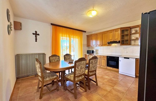 Barusici Apartamento | Charming 2-bedroom apartment with AC, Terrace, Pets-Friendly in Ljutići