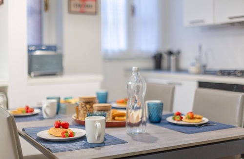 Carrobbio Apartamento | Charming 2-Bedroom Apartment in Milanese Building
