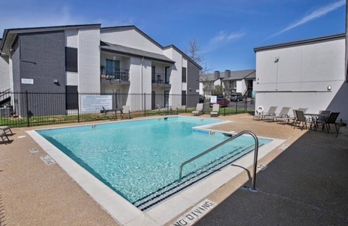 Sherman Apartamento | Charming 2-bedroom apartment with AC, washer/dryer, WiFi in Sherman and pool
