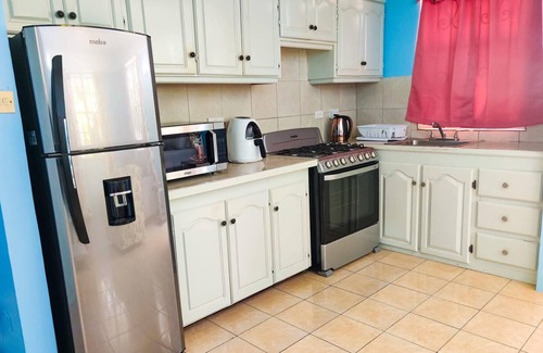 Roseau Casa | Charming 2-bedroom Apartment with WiFi and AC in Upper, Bath Estate.