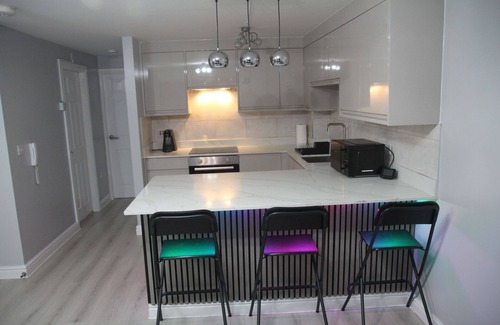 Cradley Apartamento | Charming 2-bedroom apartment in the Birmingham/Dudley Area with Private Parking