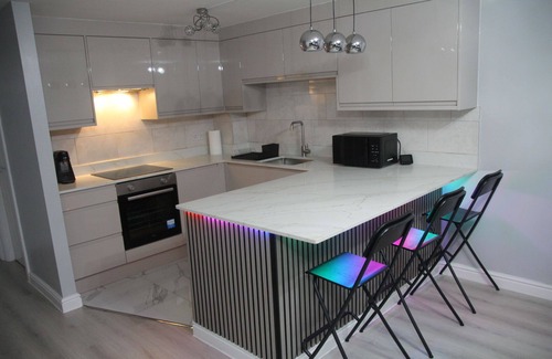 Cradley Apartamento | Charming 2-bedroom apartment in the Birmingham/Dudley Area with Private Parking