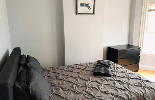 Allston Apartamento | Charming 2-bedroom apartment near BC, BU, Harvard, T and more