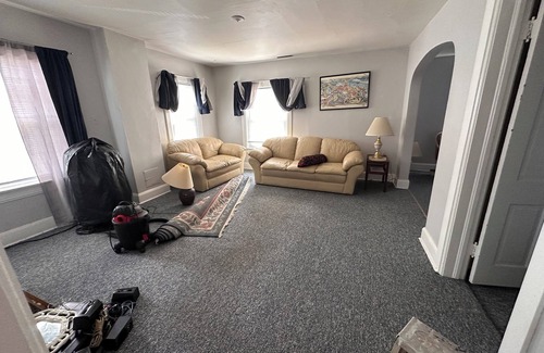Racine Apartamento | Charming 2-bedroom apartment in Racine with WiFi near Lake Michigan