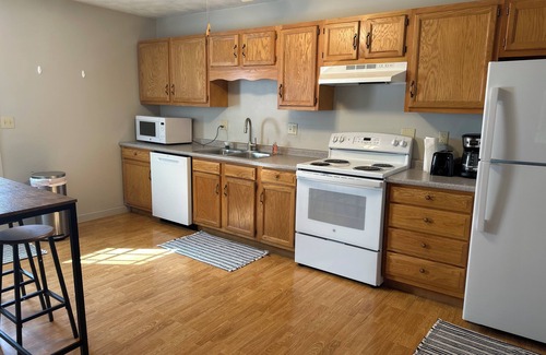 Wabash Apartamento | Charming 2-bedroom apartment with AC, fitness room/office in peaceful Wabash