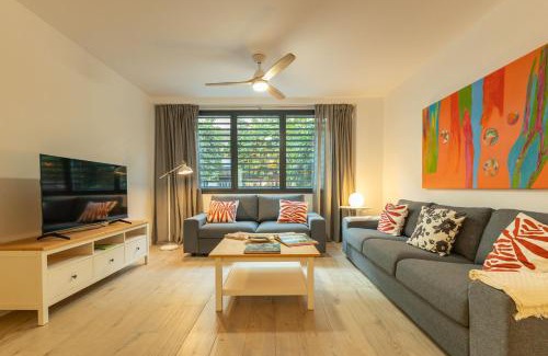 Los Remedios Apartamento | Charming 2 Bedroom Apartment with FREE PARKING close to Torre del Oro by Ocityzen