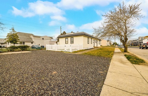 Southend Casa | Charming 2-bedroom bungalow with WiFi, AC in Brigantine