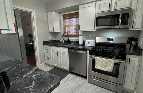 Spring Hill Casa | Charming 2-bedroom Bungalow - Close to Everything!