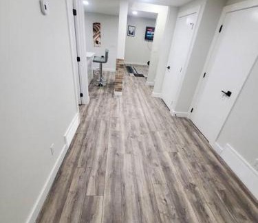 Northeast Edmonton Apartamento | Charming 2-Bedroom Basement Oasis Sleeps 5,Size-150sqm, Netflix, family friendly