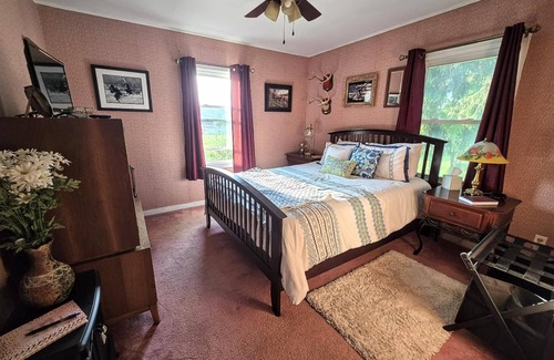 Cayuga Cama Y Desayuno | Charming 2-bedroom bed & breakfast in peaceful Cayuga with WiFi, AC