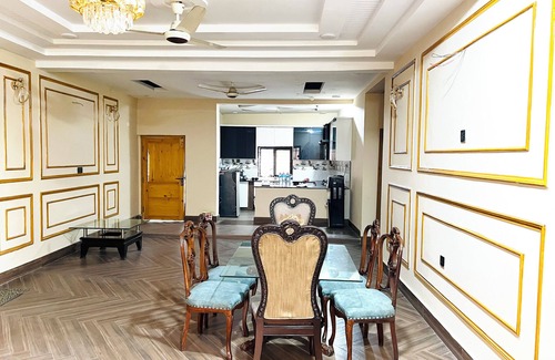 Sukkur Casa | Charming 2-bedroom bungalow with WiFi and AC in lovely Sukkur plus Swimming Pool
