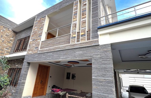 Sukkur Casa | Charming 2-bedroom bungalow with WiFi and AC in lovely Sukkur plus Swimming Pool