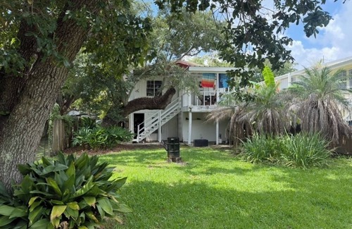 Grand Isle Cabaña | Charming 2-bedroom cottage walk to the ocean or bay!