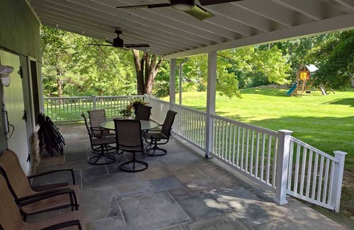 New Canaan Cabaña | Charming 2 Bedroom Cottage in Peaceful New Canaan