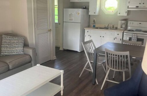 Winchester Cabina | Charming 2-bedroom cabin with WiFi, AC in quaint Winchester