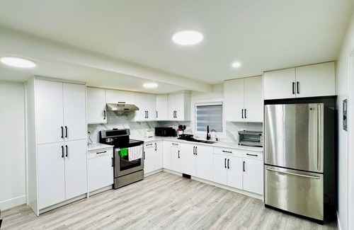 Abbotsford Casa | Charming 2-bedroom house with WiFi, AC in fabulous Abbotsford