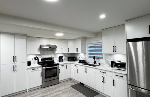Abbotsford Casa | Charming 2-bedroom house with WiFi, AC in fabulous Abbotsford