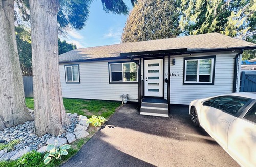 Abbotsford Casa | Charming 2-bedroom house with WiFi, AC in fabulous Abbotsford